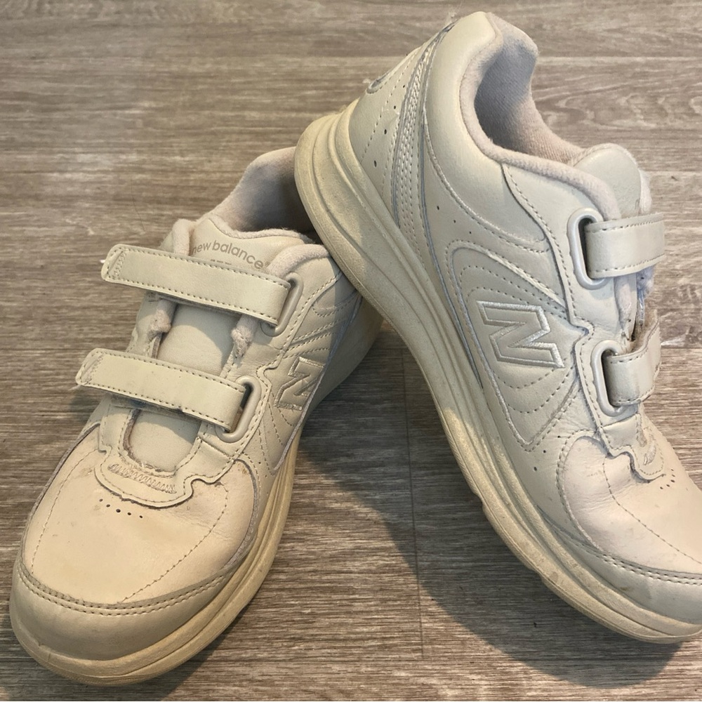 New Balance women’s 577 Walking Shoes size 7
